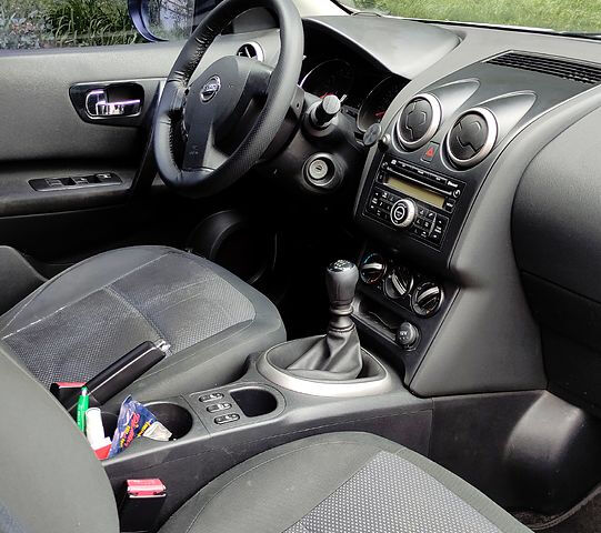 Белый Ниссан Кашкай, объемом двигателя 2 л и пробегом 196 тыс. км за 10300 $, фото 4 на Automoto.ua