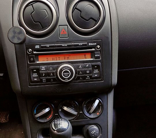 Белый Ниссан Кашкай, объемом двигателя 2 л и пробегом 196 тыс. км за 10300 $, фото 5 на Automoto.ua