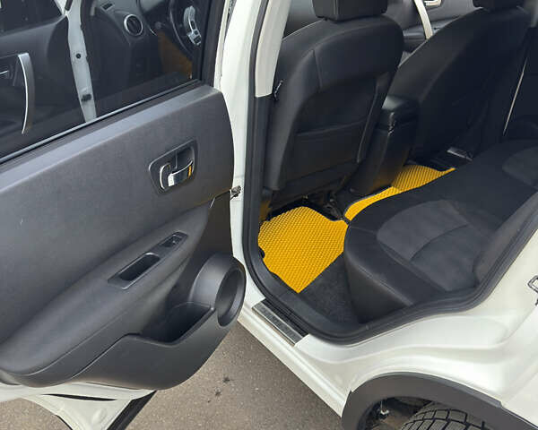 Білий Ніссан Кашкай, об'ємом двигуна 2 л та пробігом 147 тис. км за 12300 $, фото 13 на Automoto.ua