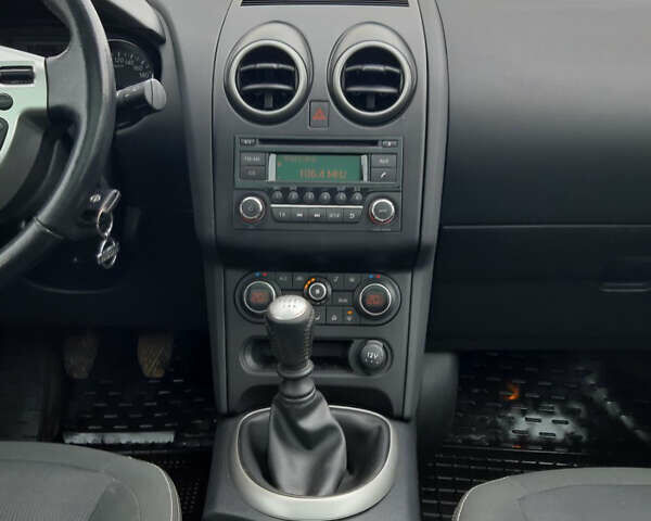 Білий Ніссан Кашкай, об'ємом двигуна 1.6 л та пробігом 219 тис. км за 10300 $, фото 17 на Automoto.ua