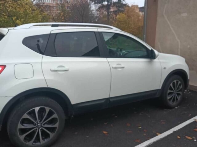 Белый Ниссан Кашкай, объемом двигателя 1.5 л и пробегом 220 тыс. км за 10500 $, фото 4 на Automoto.ua