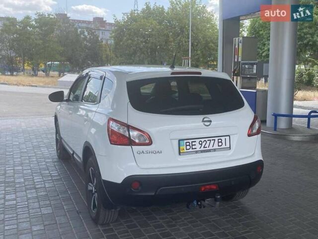 Белый Ниссан Кашкай, объемом двигателя 1.6 л и пробегом 155 тыс. км за 9999 $, фото 14 на Automoto.ua
