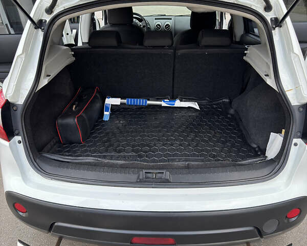 Білий Ніссан Кашкай, об'ємом двигуна 2 л та пробігом 147 тис. км за 12300 $, фото 17 на Automoto.ua