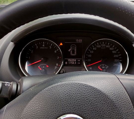 Белый Ниссан Кашкай, объемом двигателя 2 л и пробегом 196 тыс. км за 10300 $, фото 6 на Automoto.ua