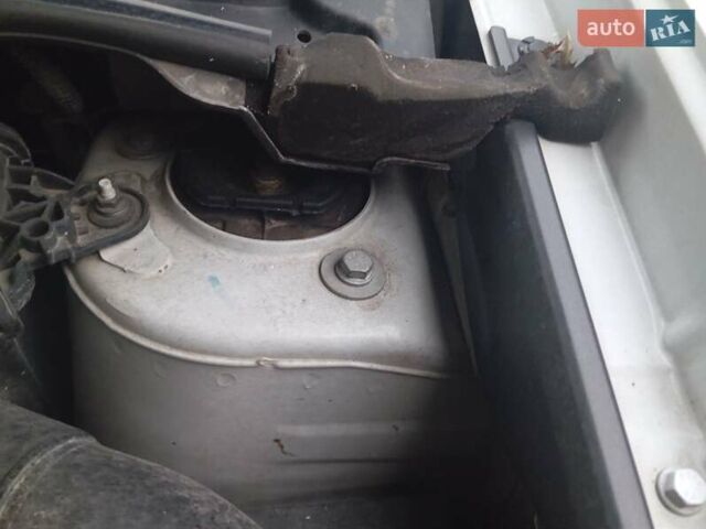 Белый Ниссан Кашкай, объемом двигателя 2 л и пробегом 127 тыс. км за 11800 $, фото 22 на Automoto.ua