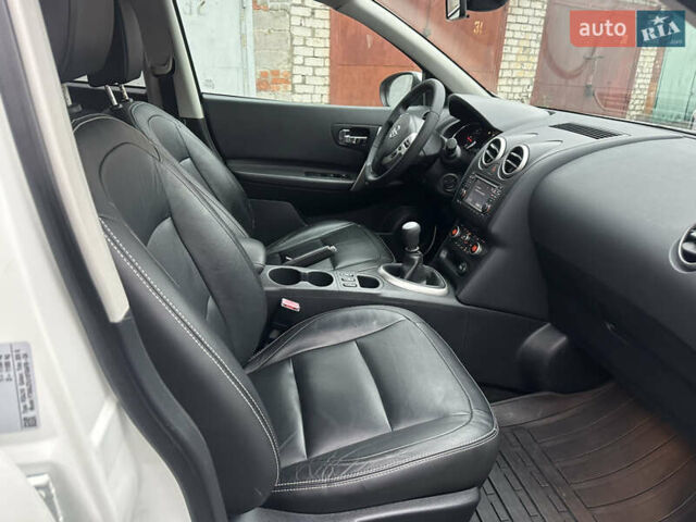 Белый Ниссан Кашкай, объемом двигателя 1.5 л и пробегом 229 тыс. км за 10650 $, фото 17 на Automoto.ua