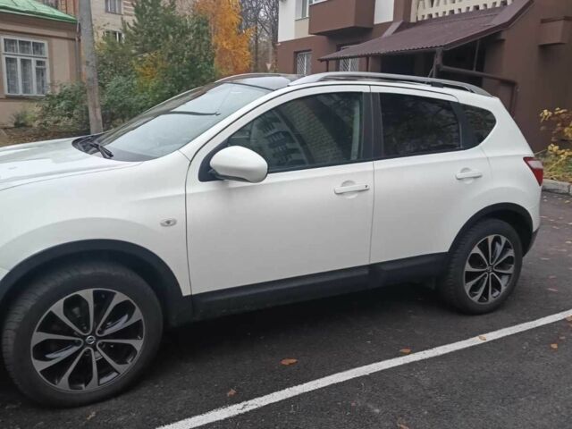 Белый Ниссан Кашкай, объемом двигателя 1.5 л и пробегом 220 тыс. км за 10500 $, фото 5 на Automoto.ua
