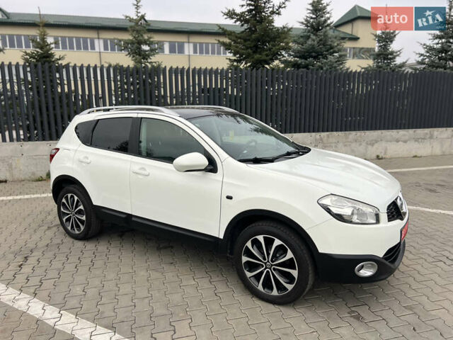 Белый Ниссан Кашкай, объемом двигателя 1.6 л и пробегом 170 тыс. км за 10555 $, фото 6 на Automoto.ua