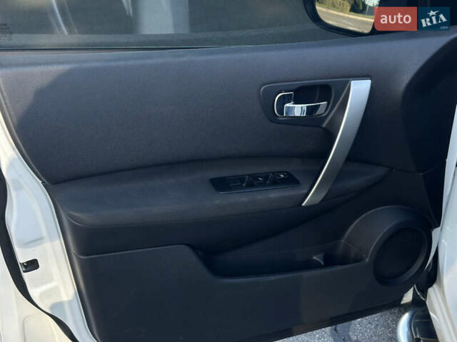 Белый Ниссан Кашкай, объемом двигателя 2 л и пробегом 152 тыс. км за 11400 $, фото 29 на Automoto.ua