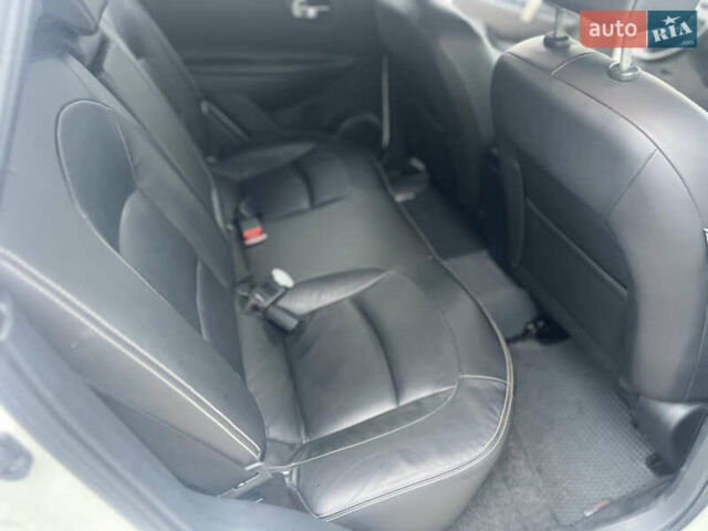 Белый Ниссан Кашкай, объемом двигателя 2 л и пробегом 190 тыс. км за 12000 $, фото 20 на Automoto.ua