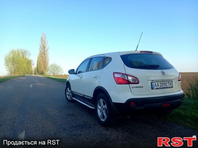 Белый Ниссан Кашкай, объемом двигателя 2 л и пробегом 150 тыс. км за 11900 $, фото 3 на Automoto.ua