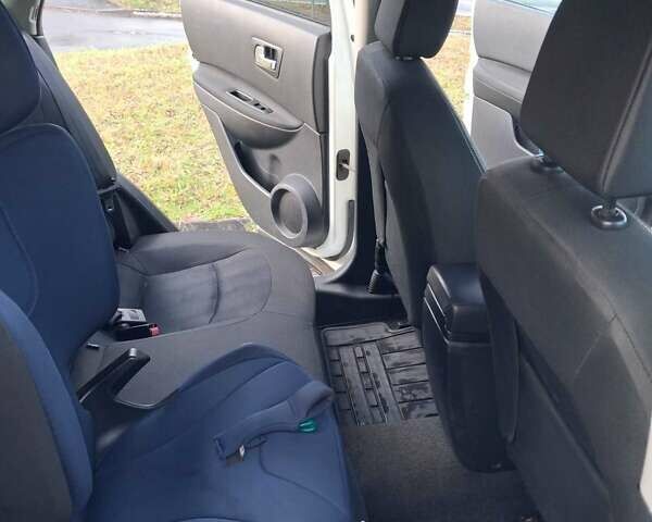 Белый Ниссан Кашкай, объемом двигателя 2 л и пробегом 132 тыс. км за 11084 $, фото 2 на Automoto.ua