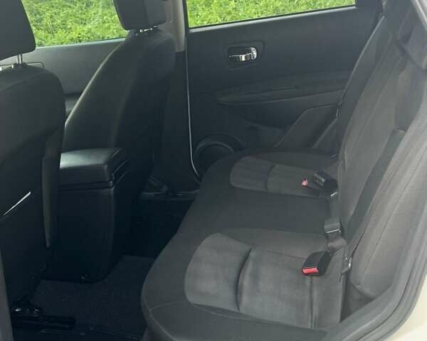 Белый Ниссан Кашкай, объемом двигателя 1.5 л и пробегом 234 тыс. км за 10500 $, фото 17 на Automoto.ua