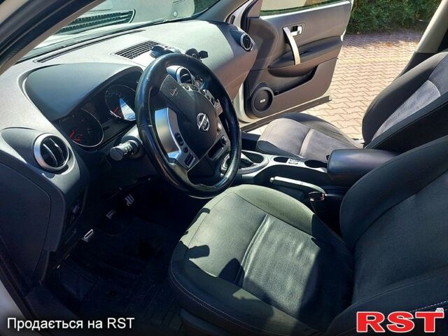 Белый Ниссан Кашкай, объемом двигателя 1.5 л и пробегом 258 тыс. км за 12500 $, фото 5 на Automoto.ua