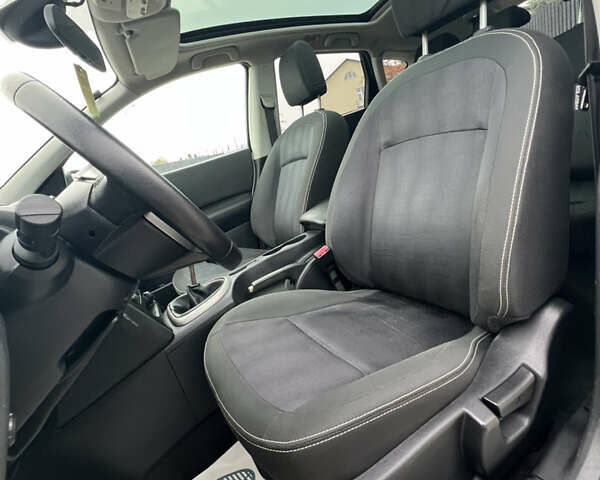 Белый Ниссан Кашкай, объемом двигателя 1.6 л и пробегом 170 тыс. км за 10555 $, фото 15 на Automoto.ua