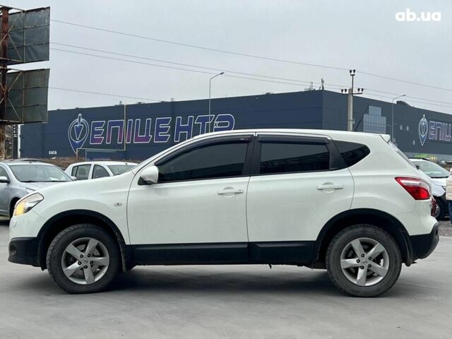 Белый Ниссан Кашкай, объемом двигателя 2 л и пробегом 128 тыс. км за 12490 $, фото 4 на Automoto.ua