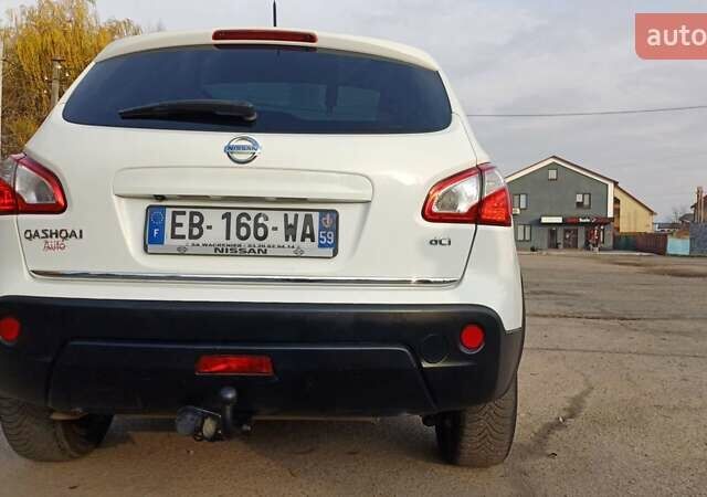 Белый Ниссан Кашкай, объемом двигателя 1.6 л и пробегом 227 тыс. км за 10800 $, фото 9 на Automoto.ua