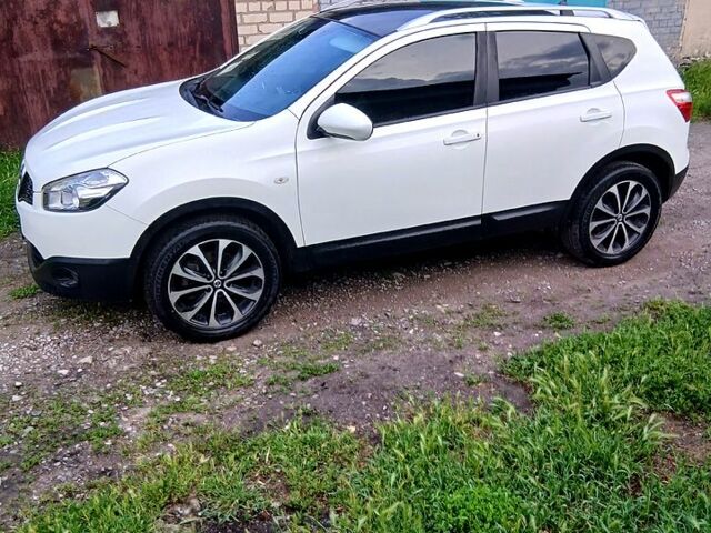 Белый Ниссан Кашкай, объемом двигателя 1.5 л и пробегом 274 тыс. км за 11300 $, фото 6 на Automoto.ua