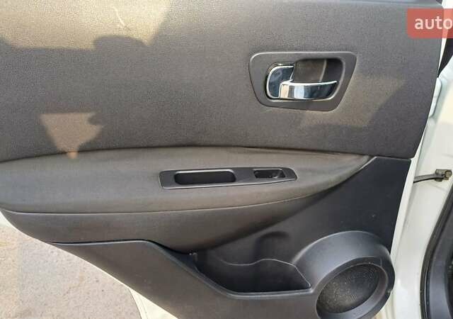 Белый Ниссан Кашкай, объемом двигателя 1.6 л и пробегом 227 тыс. км за 10800 $, фото 26 на Automoto.ua