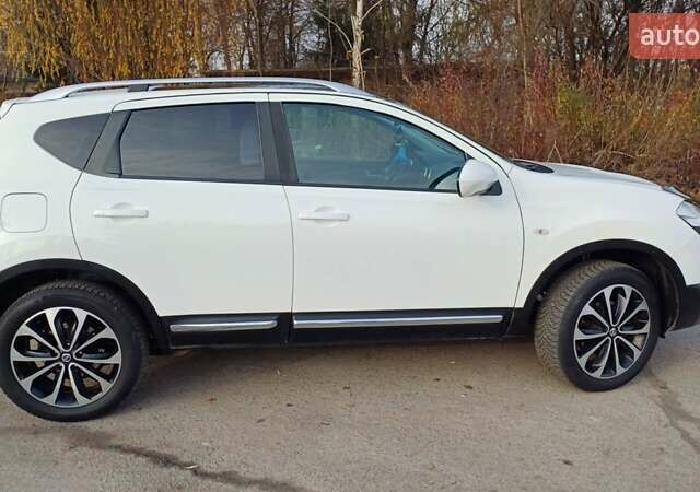 Белый Ниссан Кашкай, объемом двигателя 1.6 л и пробегом 227 тыс. км за 10800 $, фото 5 на Automoto.ua