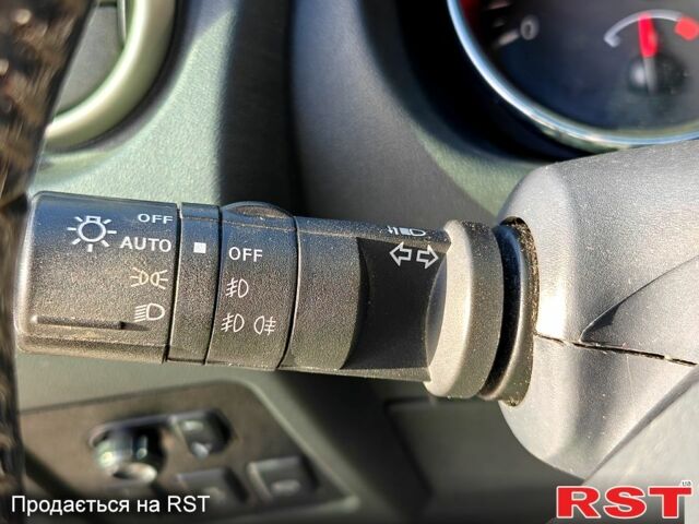 Белый Ниссан Кашкай, объемом двигателя 1.6 л и пробегом 200 тыс. км за 8888 $, фото 8 на Automoto.ua