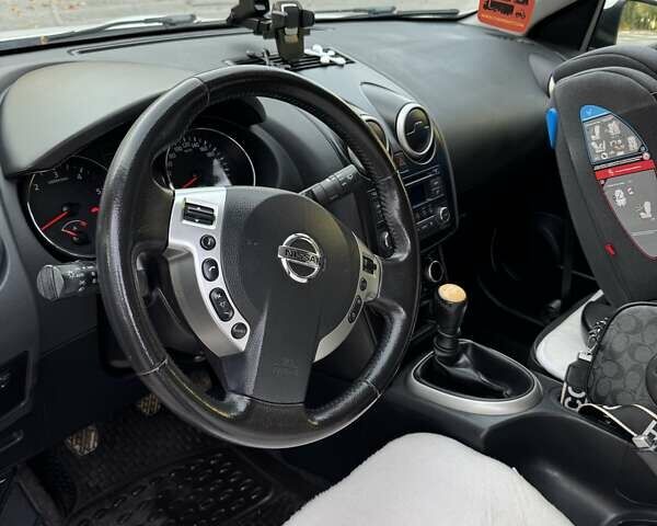 Белый Ниссан Кашкай, объемом двигателя 1.6 л и пробегом 214 тыс. км за 10800 $, фото 5 на Automoto.ua