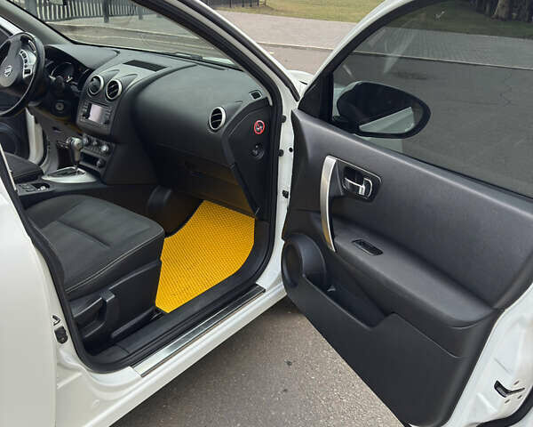 Білий Ніссан Кашкай, об'ємом двигуна 2 л та пробігом 147 тис. км за 12300 $, фото 20 на Automoto.ua