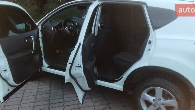 Белый Ниссан Кашкай, объемом двигателя 2 л и пробегом 127 тыс. км за 11800 $, фото 13 на Automoto.ua