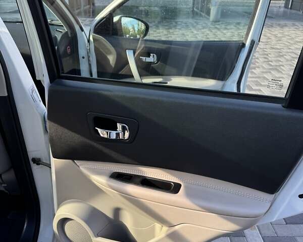 Білий Ніссан Кашкай, об'ємом двигуна 2 л та пробігом 161 тис. км за 10950 $, фото 18 на Automoto.ua