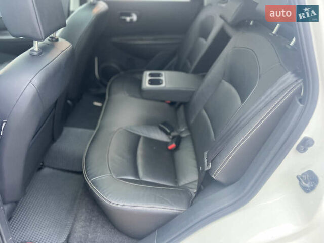 Белый Ниссан Кашкай, объемом двигателя 2 л и пробегом 190 тыс. км за 12000 $, фото 38 на Automoto.ua