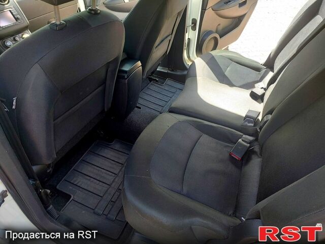 Белый Ниссан Кашкай, объемом двигателя 1.5 л и пробегом 258 тыс. км за 12500 $, фото 6 на Automoto.ua