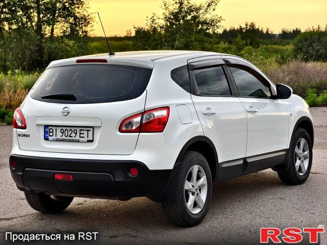 Белый Ниссан Кашкай, объемом двигателя 1.6 л и пробегом 157 тыс. км за 10600 $, фото 1 на Automoto.ua
