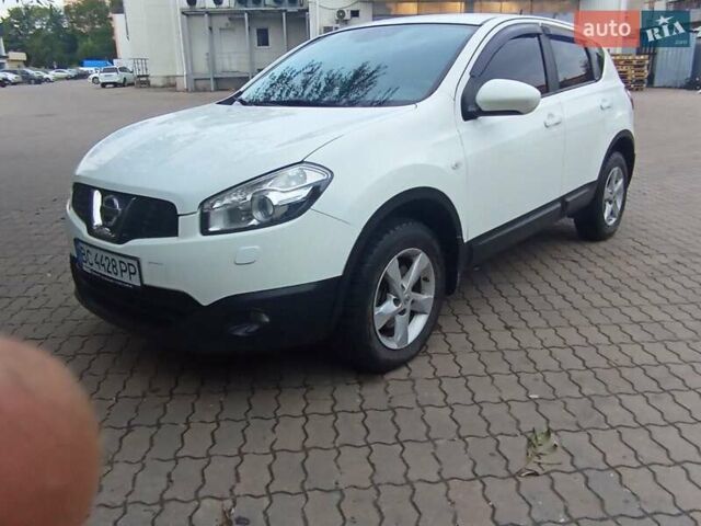 Белый Ниссан Кашкай, объемом двигателя 2 л и пробегом 127 тыс. км за 11800 $, фото 7 на Automoto.ua