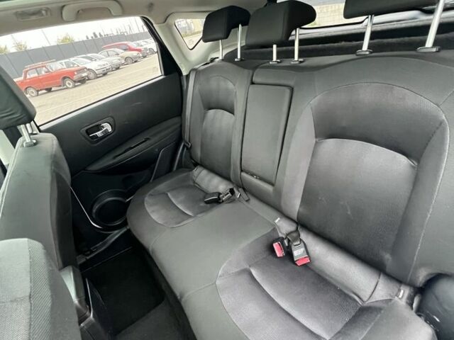 Белый Ниссан Кашкай, объемом двигателя 1.6 л и пробегом 170 тыс. км за 10555 $, фото 17 на Automoto.ua