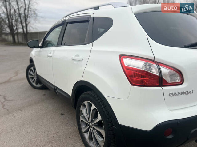 Белый Ниссан Кашкай, объемом двигателя 2 л и пробегом 190 тыс. км за 12000 $, фото 10 на Automoto.ua