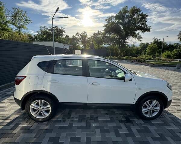 Білий Ніссан Кашкай, об'ємом двигуна 2 л та пробігом 161 тис. км за 10950 $, фото 6 на Automoto.ua