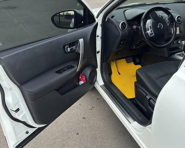 Білий Ніссан Кашкай, об'ємом двигуна 2 л та пробігом 147 тис. км за 12300 $, фото 11 на Automoto.ua