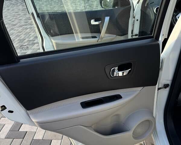 Білий Ніссан Кашкай, об'ємом двигуна 2 л та пробігом 161 тис. км за 10950 $, фото 17 на Automoto.ua