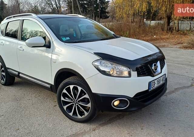 Белый Ниссан Кашкай, объемом двигателя 1.6 л и пробегом 227 тыс. км за 10800 $, фото 3 на Automoto.ua