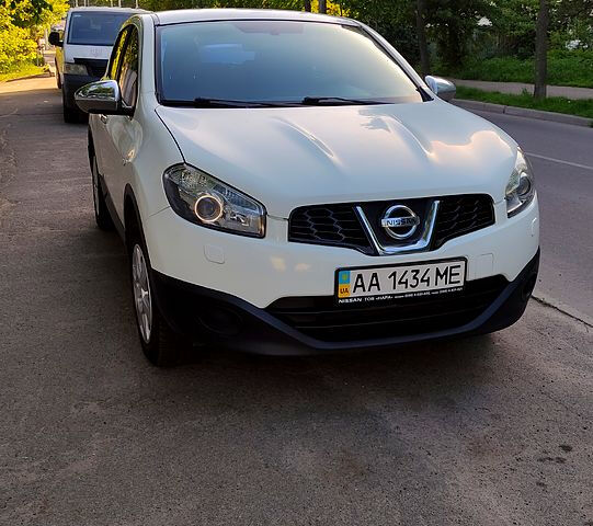 Белый Ниссан Кашкай, объемом двигателя 2 л и пробегом 196 тыс. км за 10300 $, фото 1 на Automoto.ua