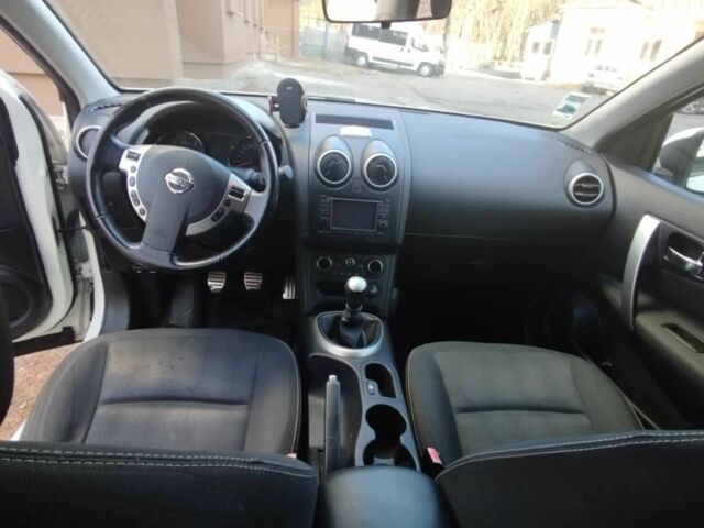 Белый Ниссан Кашкай, объемом двигателя 1.5 л и пробегом 220 тыс. км за 10500 $, фото 3 на Automoto.ua