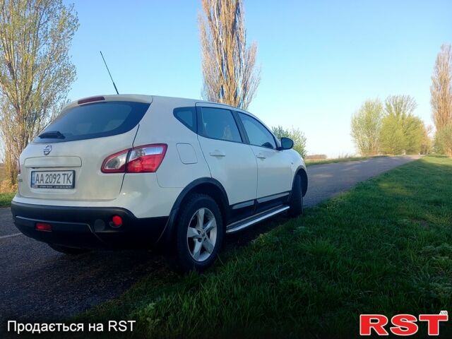 Белый Ниссан Кашкай, объемом двигателя 2 л и пробегом 150 тыс. км за 11900 $, фото 1 на Automoto.ua