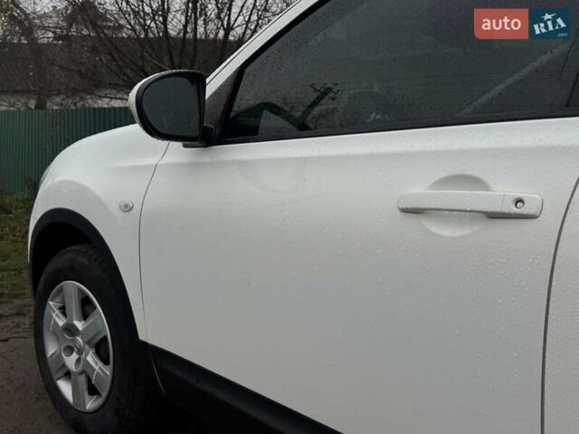 Белый Ниссан Кашкай, объемом двигателя 1.5 л и пробегом 234 тыс. км за 10500 $, фото 10 на Automoto.ua