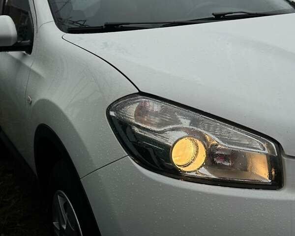 Белый Ниссан Кашкай, объемом двигателя 1.5 л и пробегом 234 тыс. км за 10500 $, фото 3 на Automoto.ua