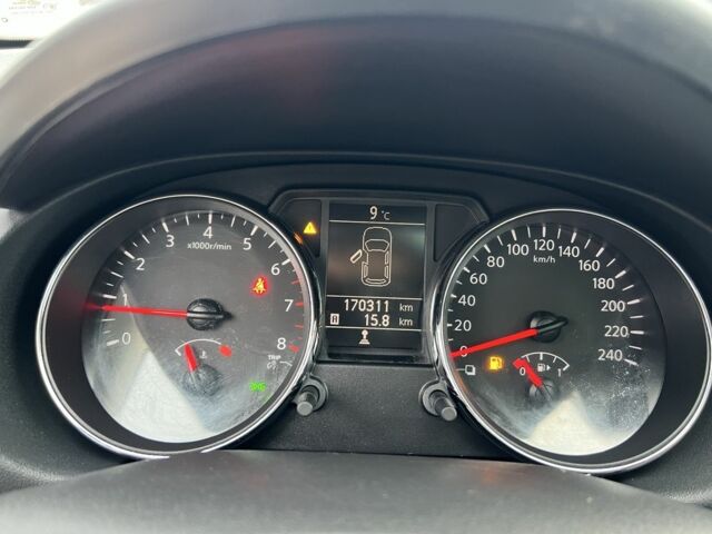 Белый Ниссан Кашкай, объемом двигателя 1.6 л и пробегом 170 тыс. км за 10555 $, фото 7 на Automoto.ua