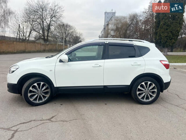 Белый Ниссан Кашкай, объемом двигателя 2 л и пробегом 190 тыс. км за 12000 $, фото 3 на Automoto.ua