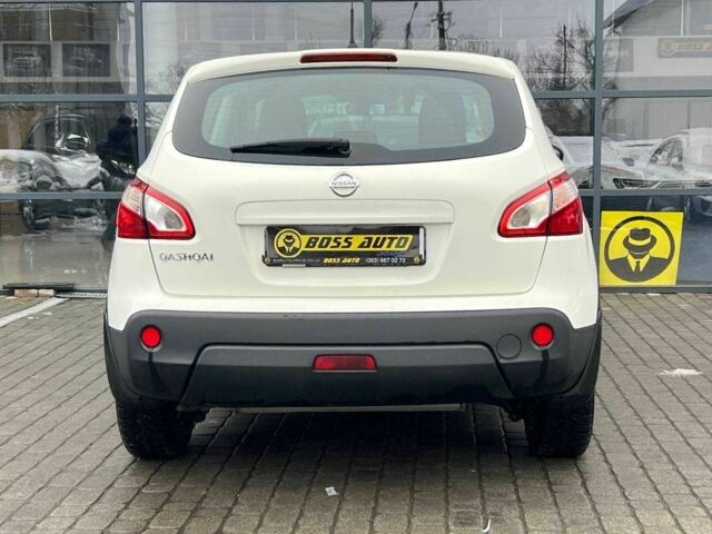 Белый Ниссан Кашкай, объемом двигателя 2 л и пробегом 151 тыс. км за 11300 $, фото 5 на Automoto.ua