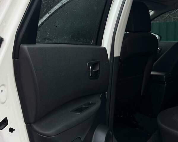 Белый Ниссан Кашкай, объемом двигателя 1.5 л и пробегом 234 тыс. км за 10500 $, фото 14 на Automoto.ua