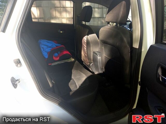 Белый Ниссан Кашкай, объемом двигателя 2 л и пробегом 150 тыс. км за 11900 $, фото 13 на Automoto.ua