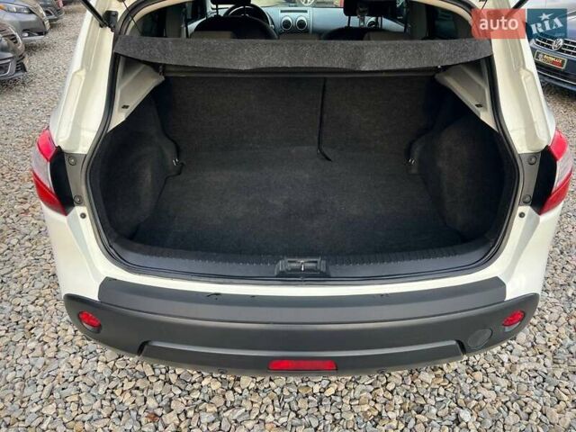 Белый Ниссан Кашкай, объемом двигателя 1.5 л и пробегом 178 тыс. км за 10299 $, фото 12 на Automoto.ua